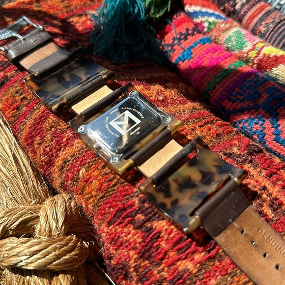 Michael Kors tortoise w brown leather band watch. Vintage. Brand new battery!! - Picture 11 of 16